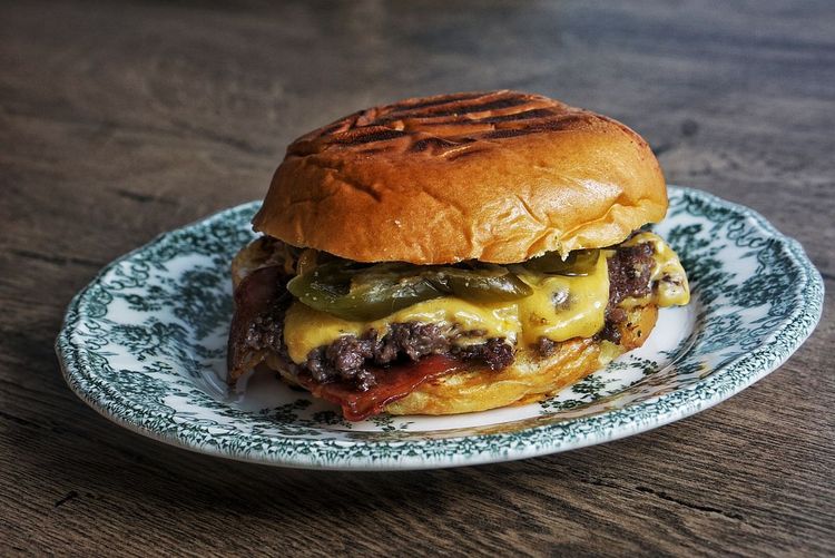 Alex’s Burger 🌶️